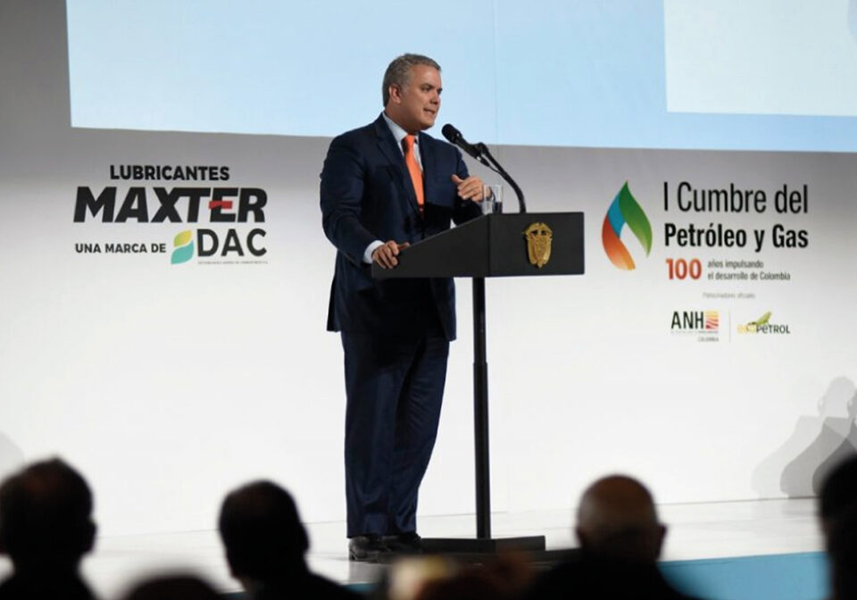 miniatura cumbre del petroleo y gas